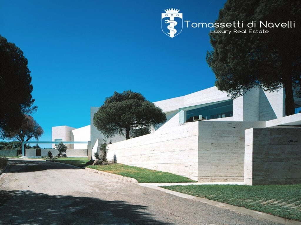 Impresionante villa de autor en finca privada a 14 km de Madrid
