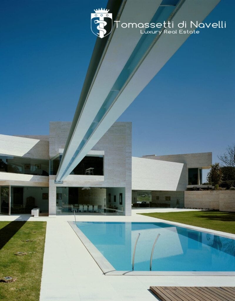 Impresionante villa de autor en finca privada a 14 km de Madrid