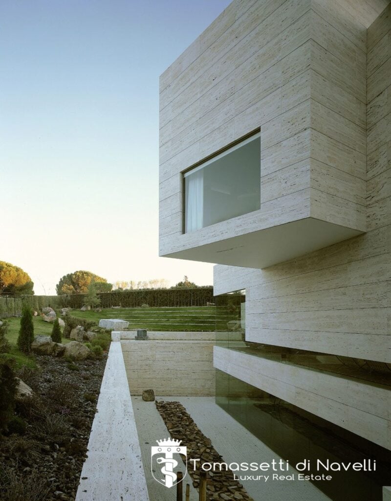 Impresionante villa de autor en finca privada a 14 km de Madrid