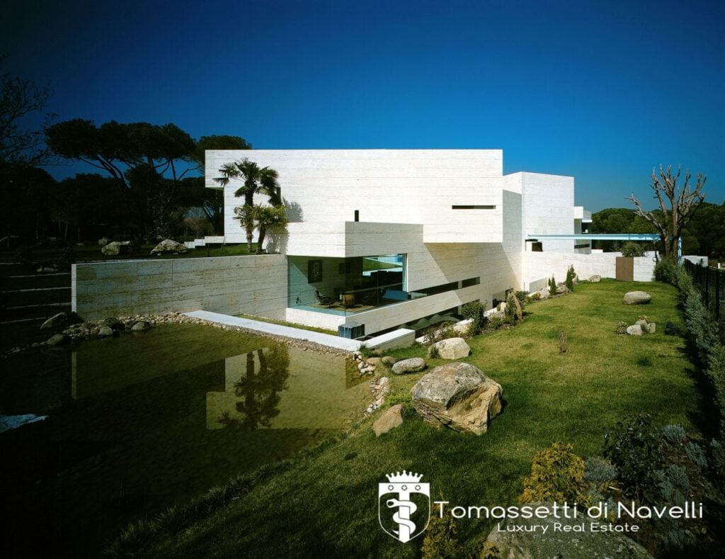 Impresionante villa de autor en finca privada a 14 km de Madrid