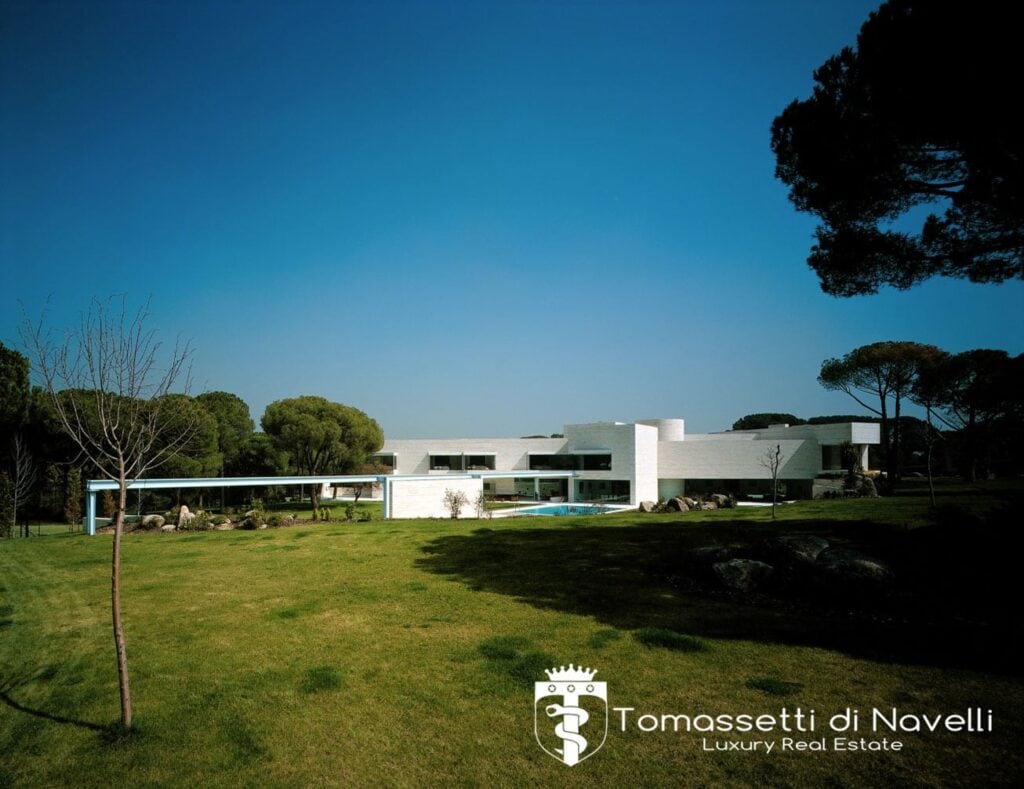 Impresionante villa de autor en finca privada a 14 km de Madrid