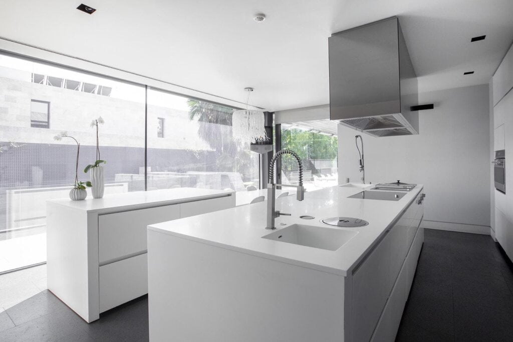Villa escultórica de lujo diseñada por A-Cero inspirada en Oteiza
