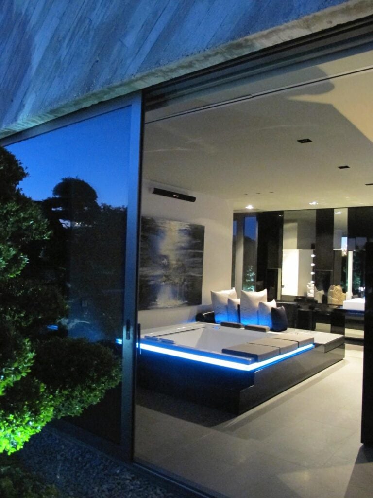 Villa escultórica de lujo diseñada por A-Cero inspirada en Oteiza