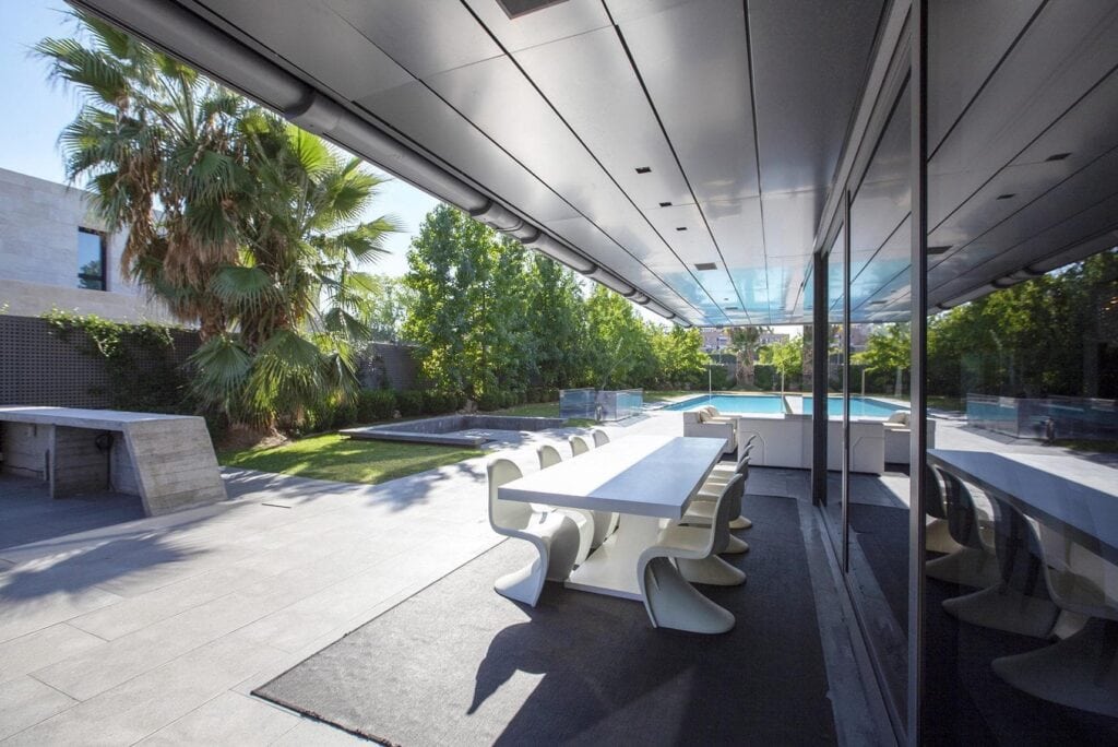 Villa escultórica de lujo diseñada por A-Cero inspirada en Oteiza