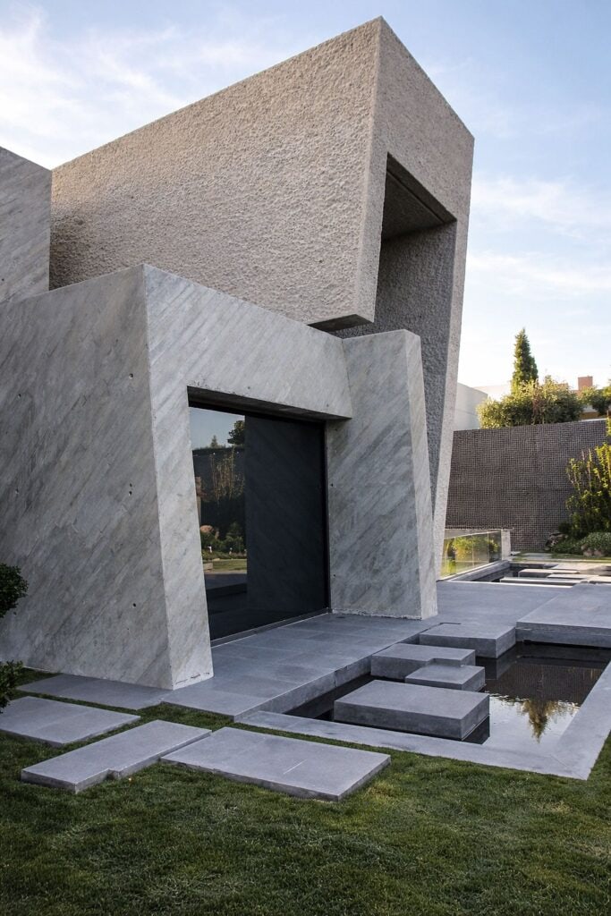 Villa escultórica de lujo diseñada por A-Cero inspirada en Oteiza