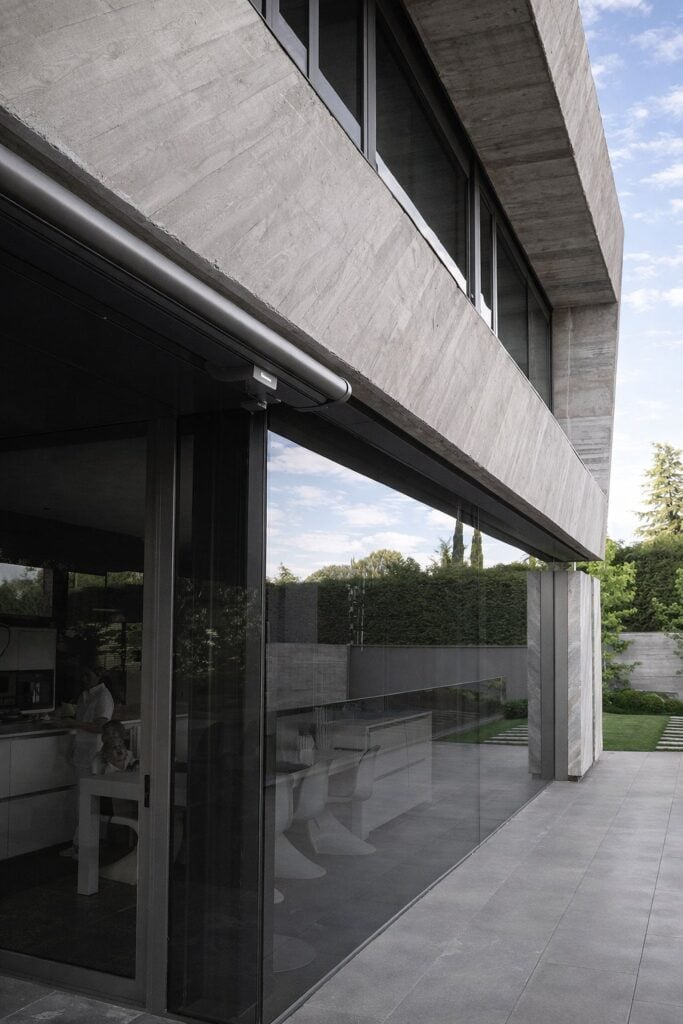 Villa escultórica de lujo diseñada por A-Cero inspirada en Oteiza