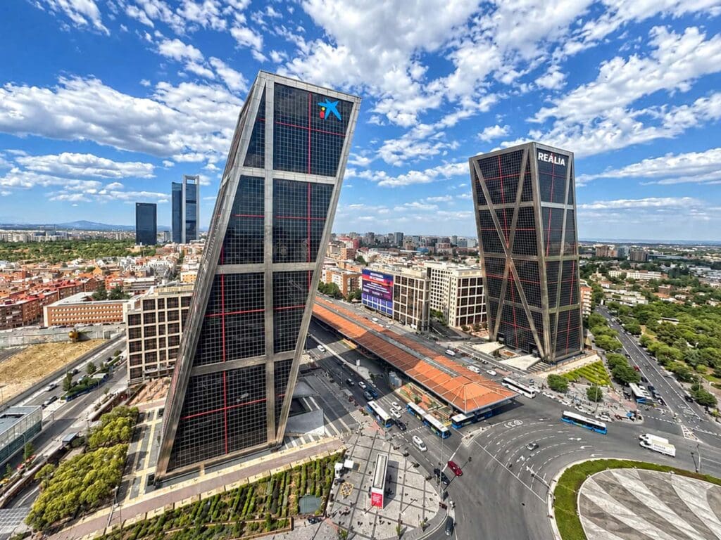 Exclusiva vivienda en planta 21 con vistas panorámicas de Madrid – Plaza Castilla