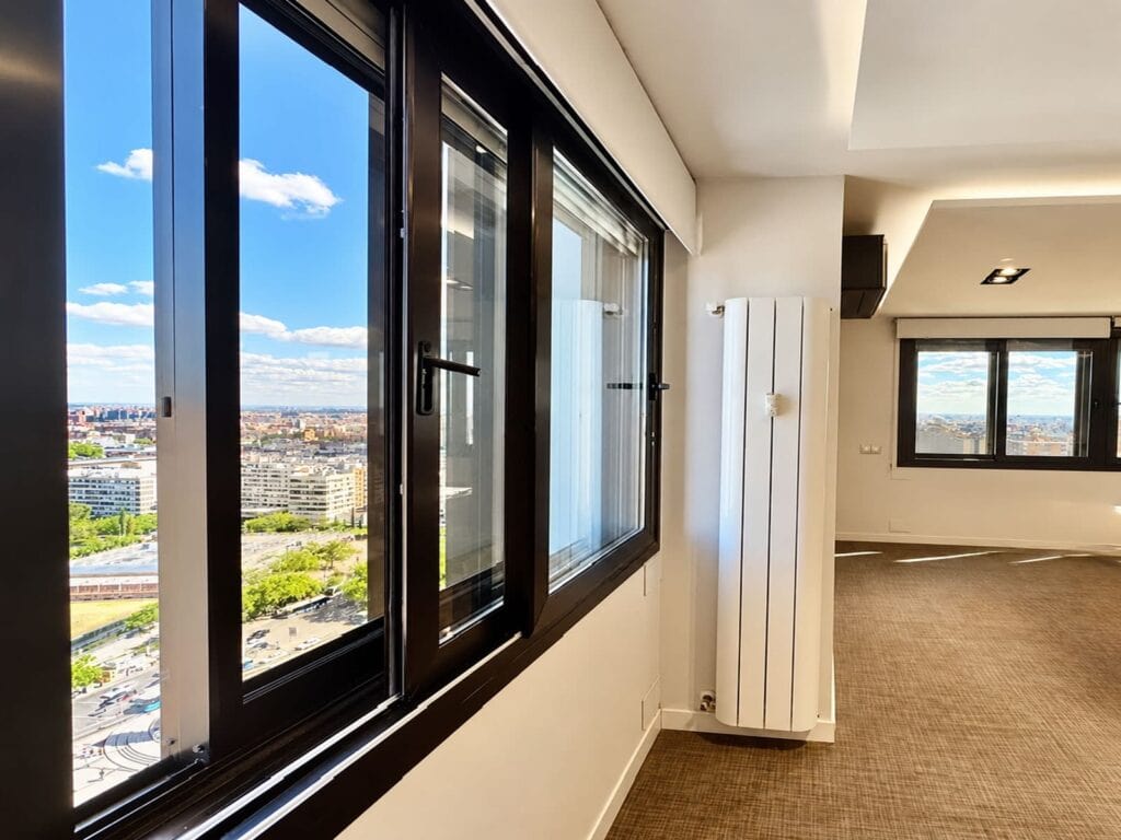 Exclusiva vivienda en planta 21 con vistas panorámicas de Madrid – Plaza Castilla