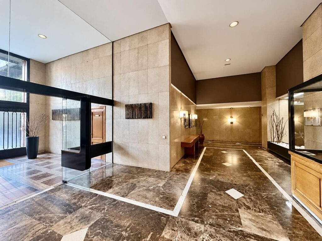 Exclusiva vivienda en planta 21 con vistas panorámicas de Madrid – Plaza Castilla